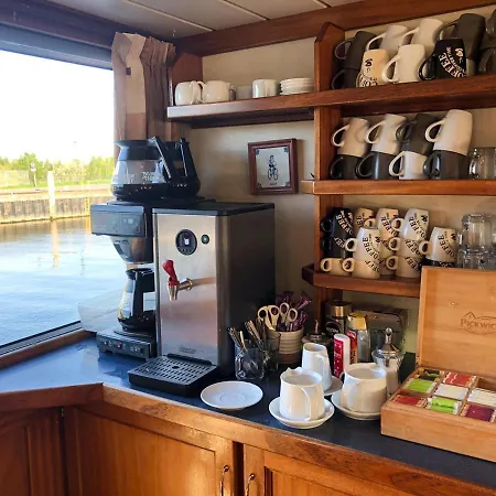 Hotelboat Angeline Hotell *
