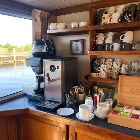Hotelboat Angeline Hotell *