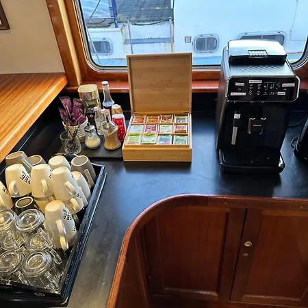 Hotelboat Angeline Отель