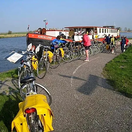 Hotelboat Angeline Hotel