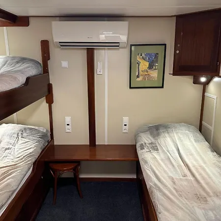 Hotelboat Angeline 酒店 *