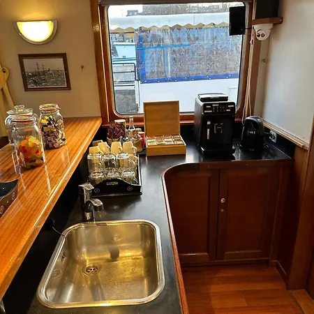 Hotelboat Angeline Amsterdam